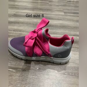 New baretraps sneakers